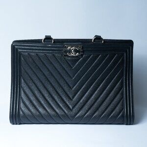 CHANEL Large Chevron Shoulder SHOPPING LEATHER BAG 30cm
